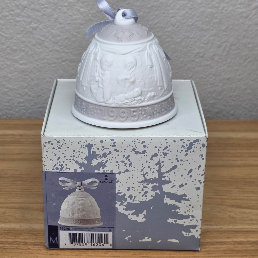 Lladro 1995 Christmas Bell Ornament White Matte Porcelain Nativity Boxed 16206